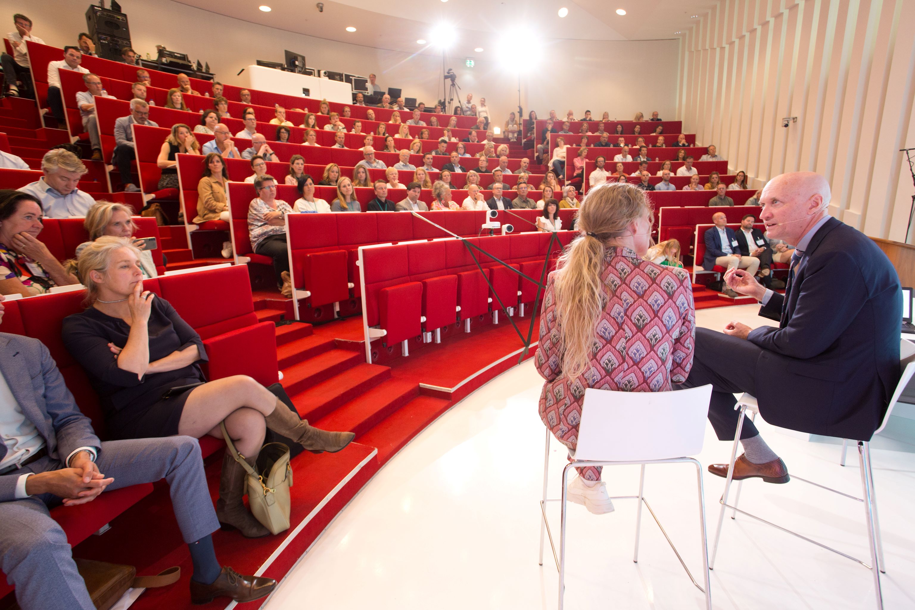 Minister opent meldpunt tekorten medische hulpmiddelen.site Minister Ernst Kuipers opent landelijk meldpunt tekorten medische hulpmiddelen